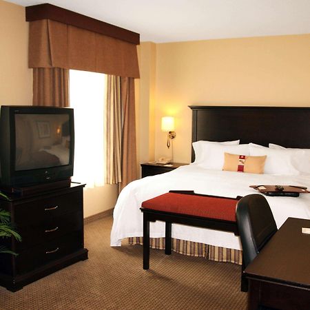 Hampton Inn & Suites Laval Exterior foto