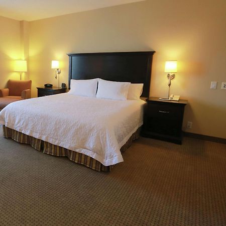 Hampton Inn & Suites Laval Exterior foto