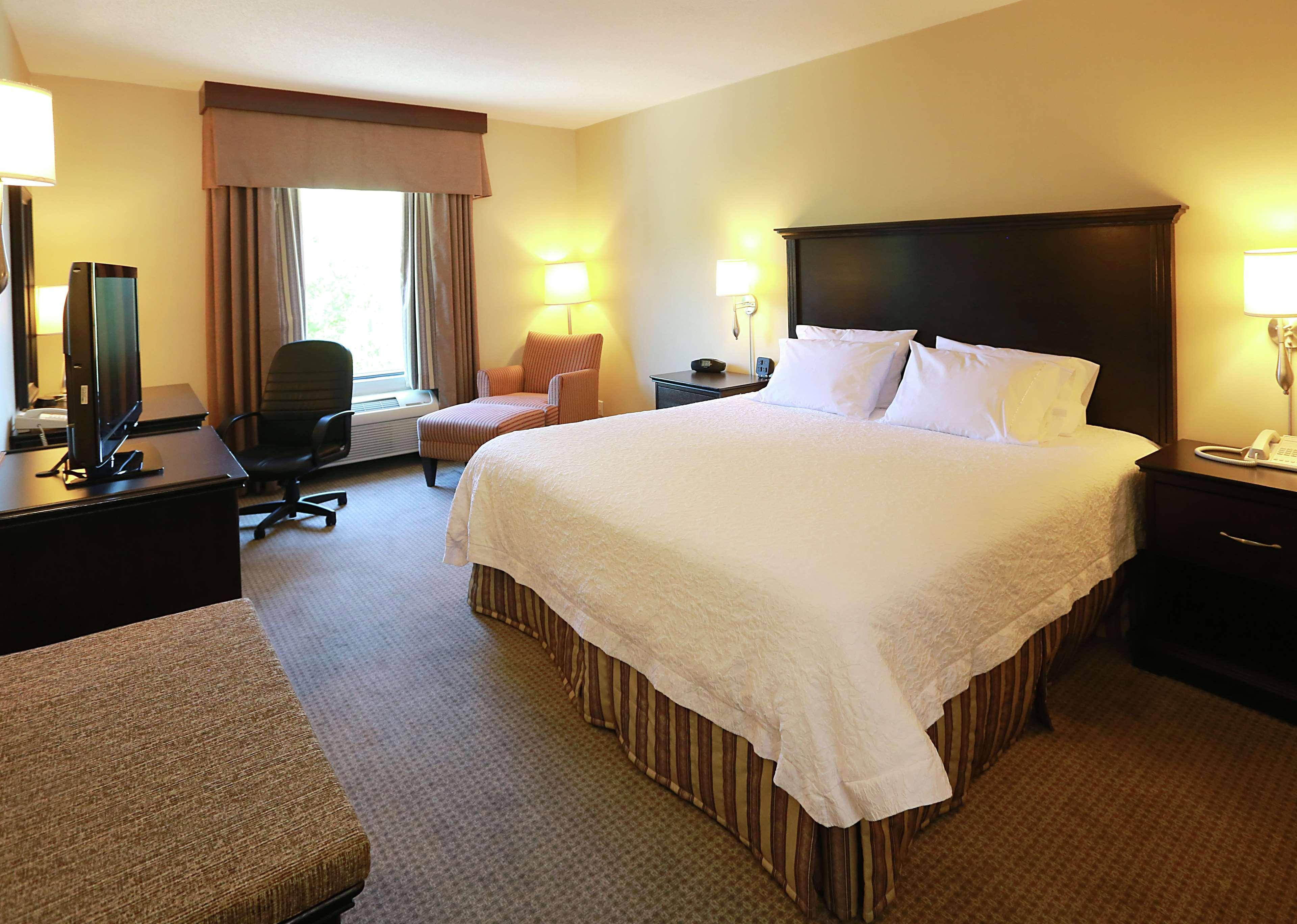 Hampton Inn & Suites Laval Exterior foto