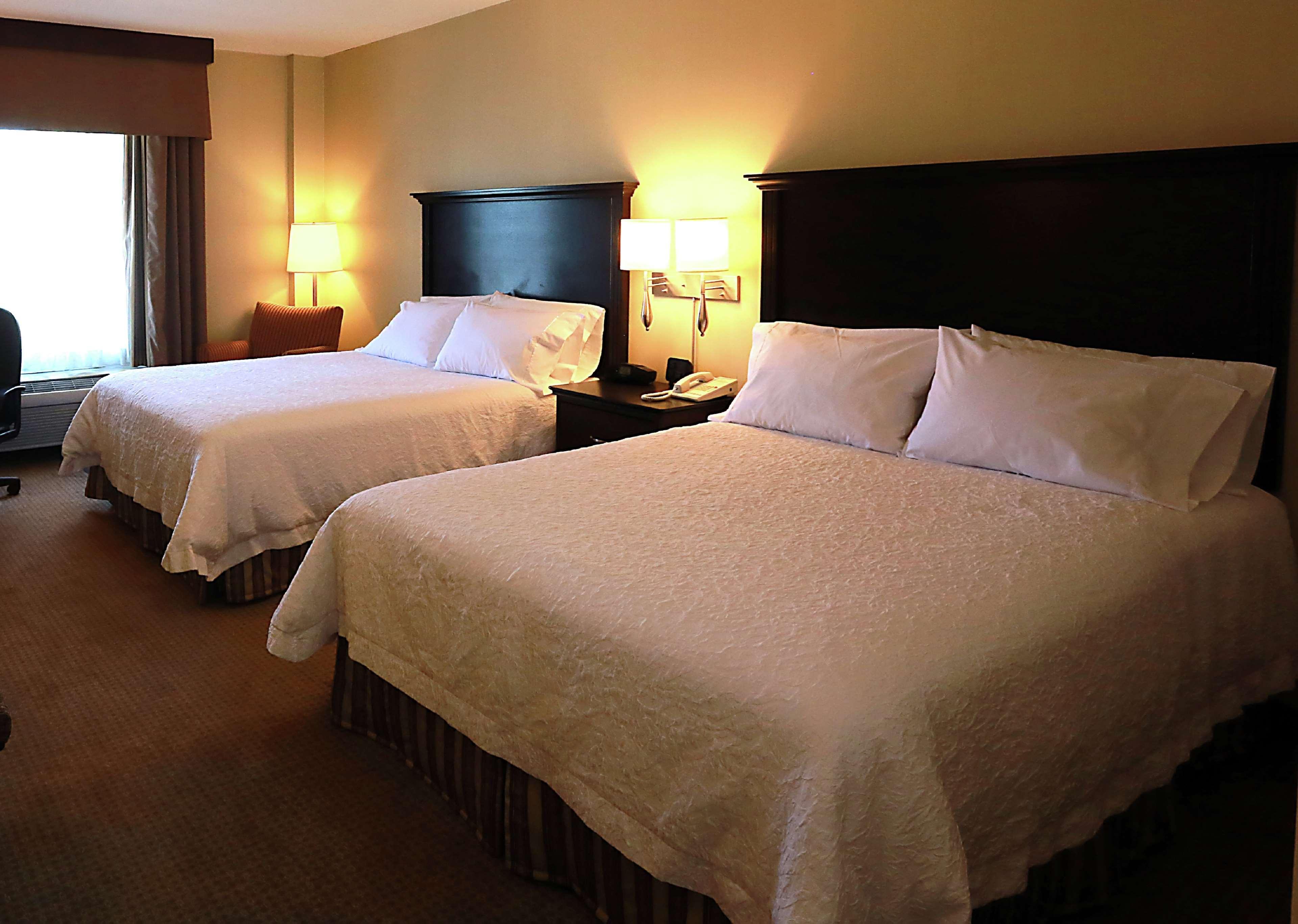 Hampton Inn & Suites Laval Exterior foto