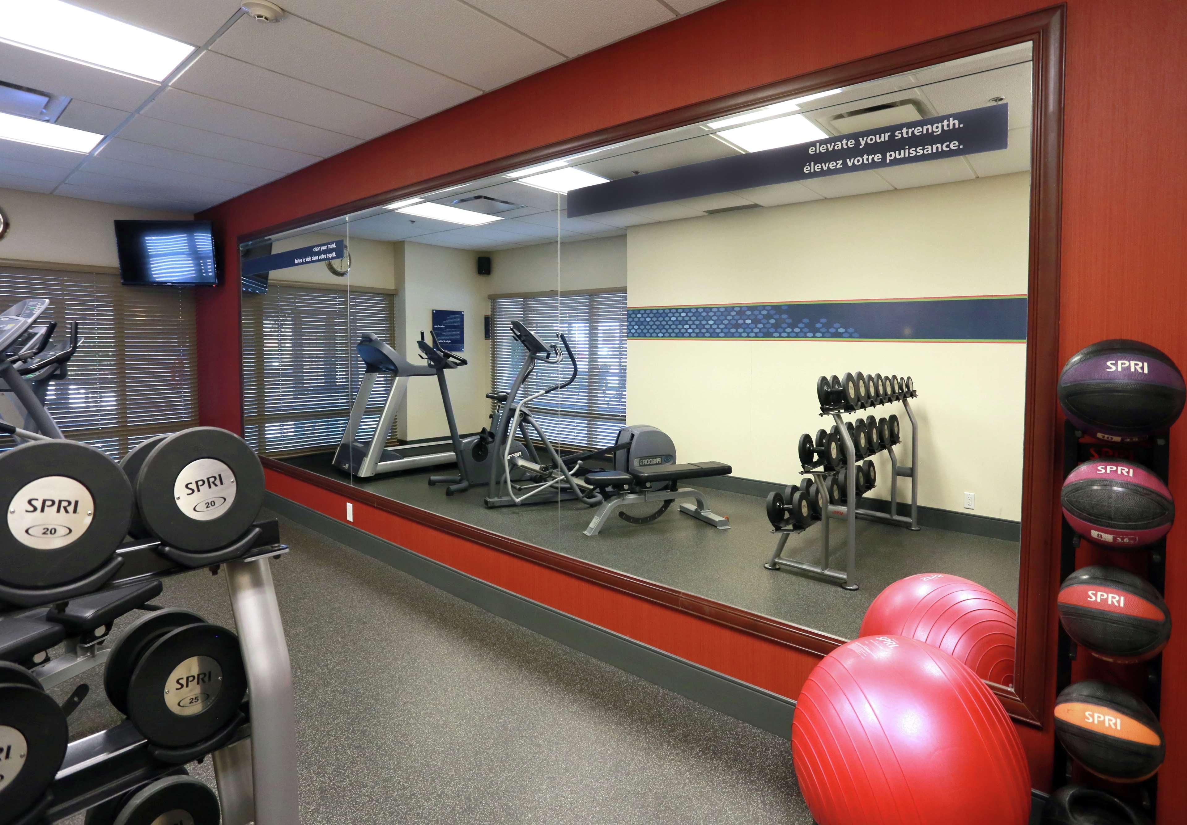 Hampton Inn & Suites Laval Exterior foto