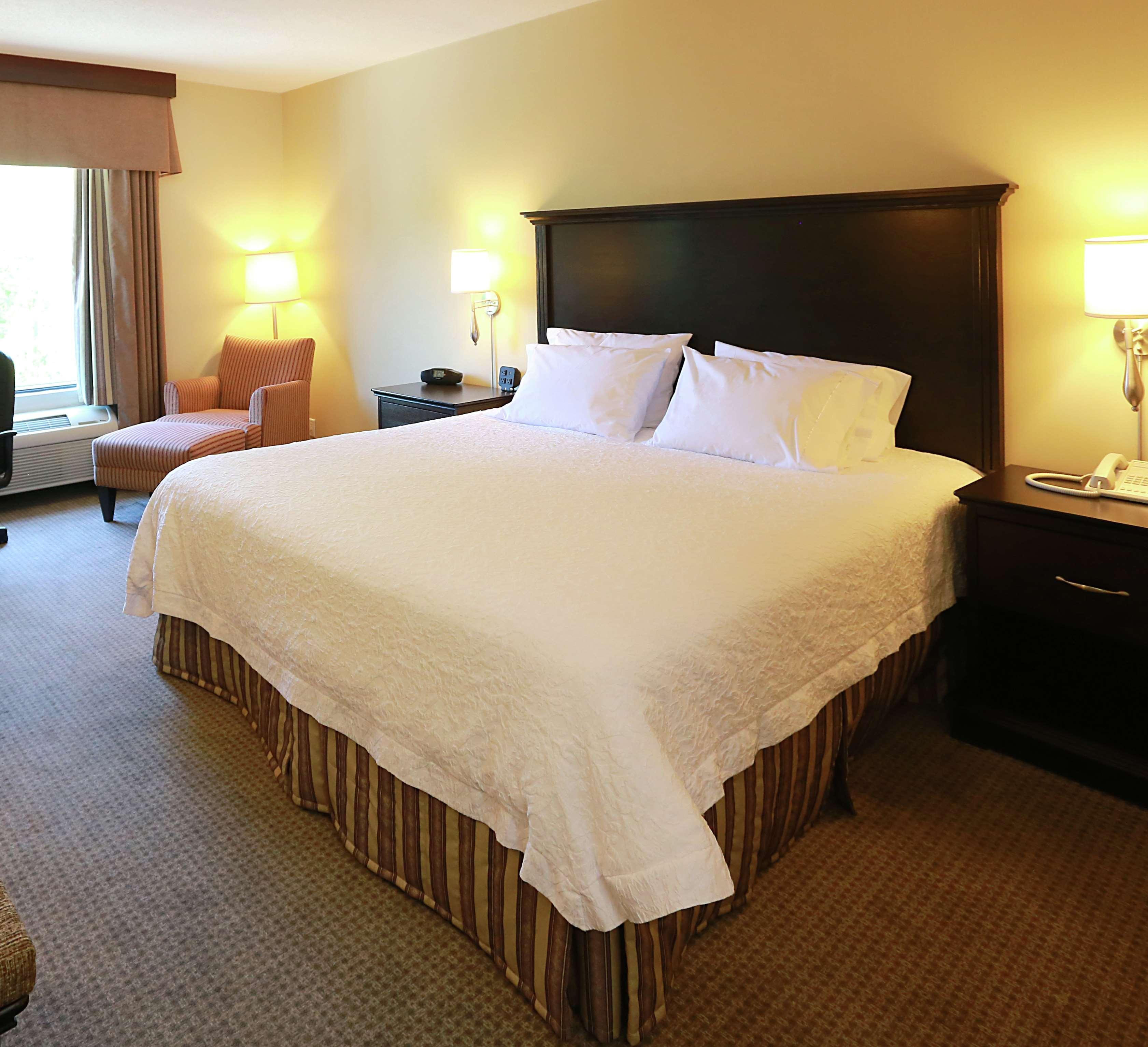 Hampton Inn & Suites Laval Exterior foto