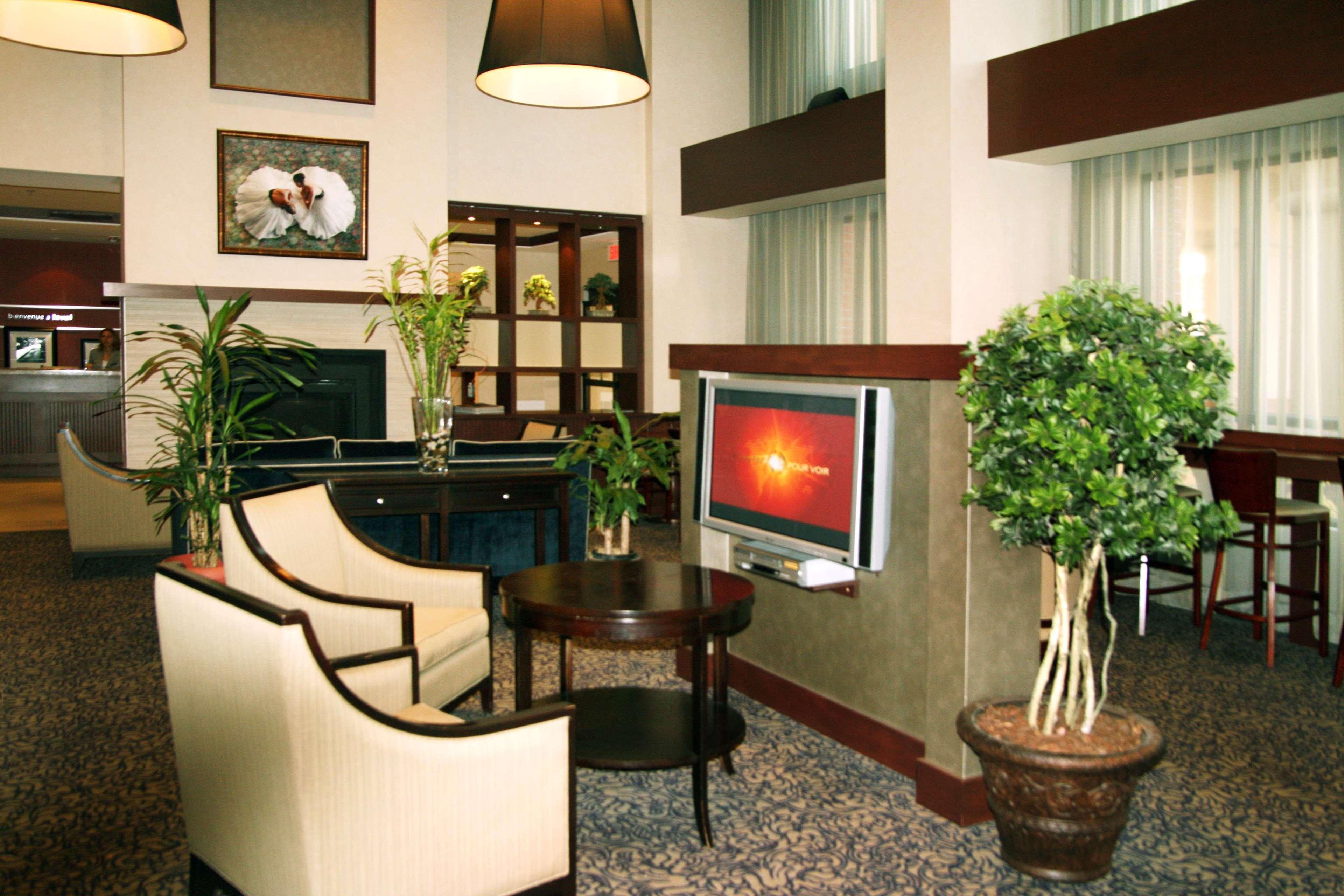 Hampton Inn & Suites Laval Exterior foto