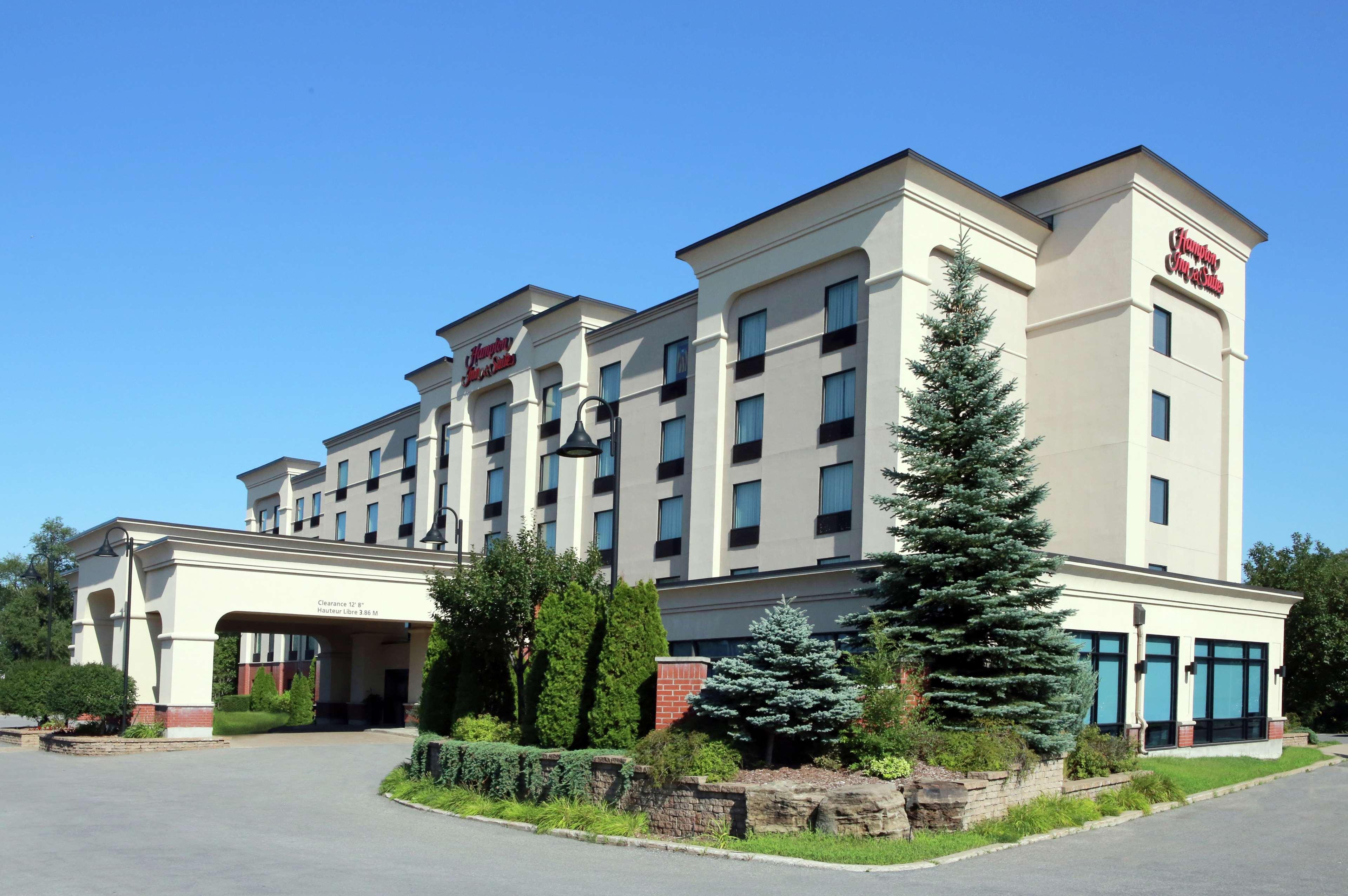 Hampton Inn & Suites Laval Exterior foto