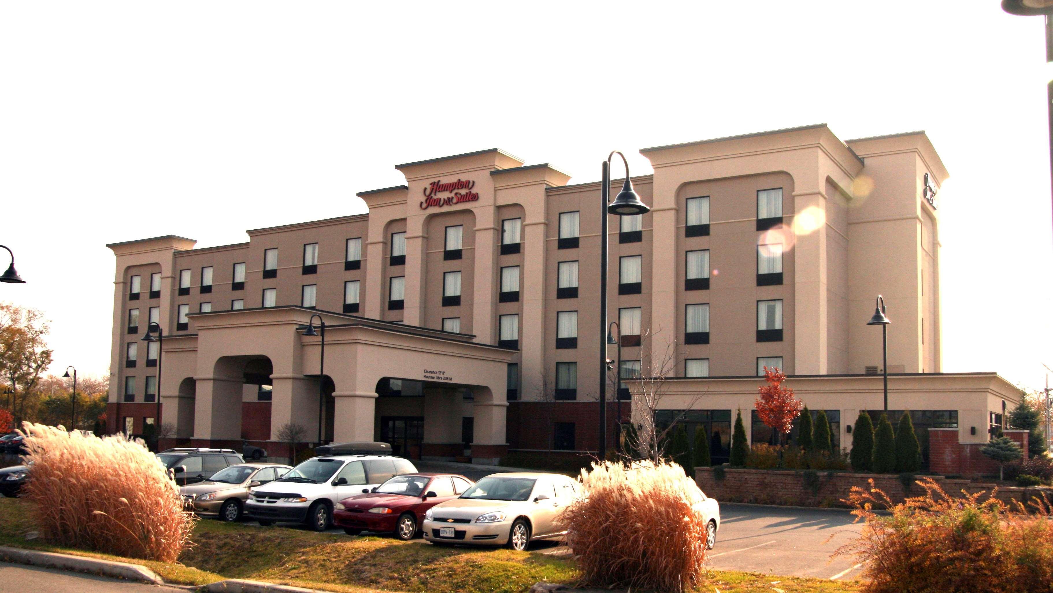 Hampton Inn & Suites Laval Exterior foto