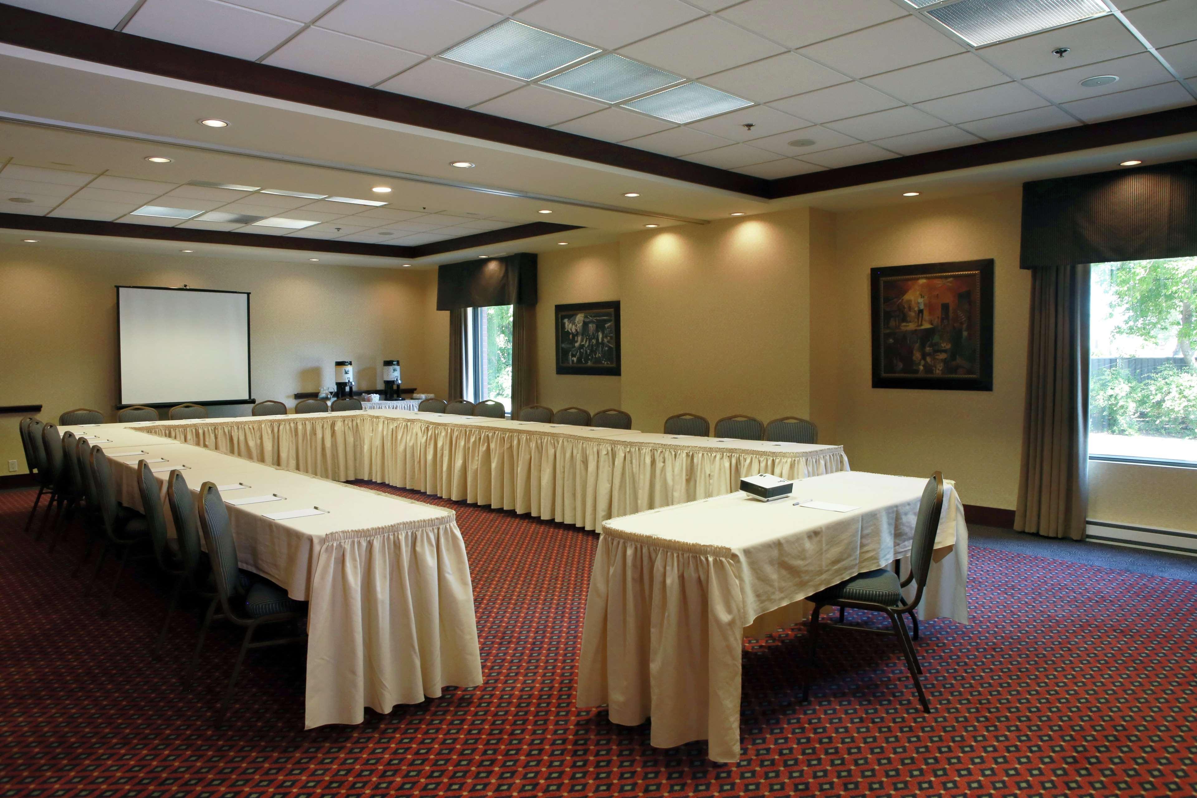 Hampton Inn & Suites Laval Exterior foto