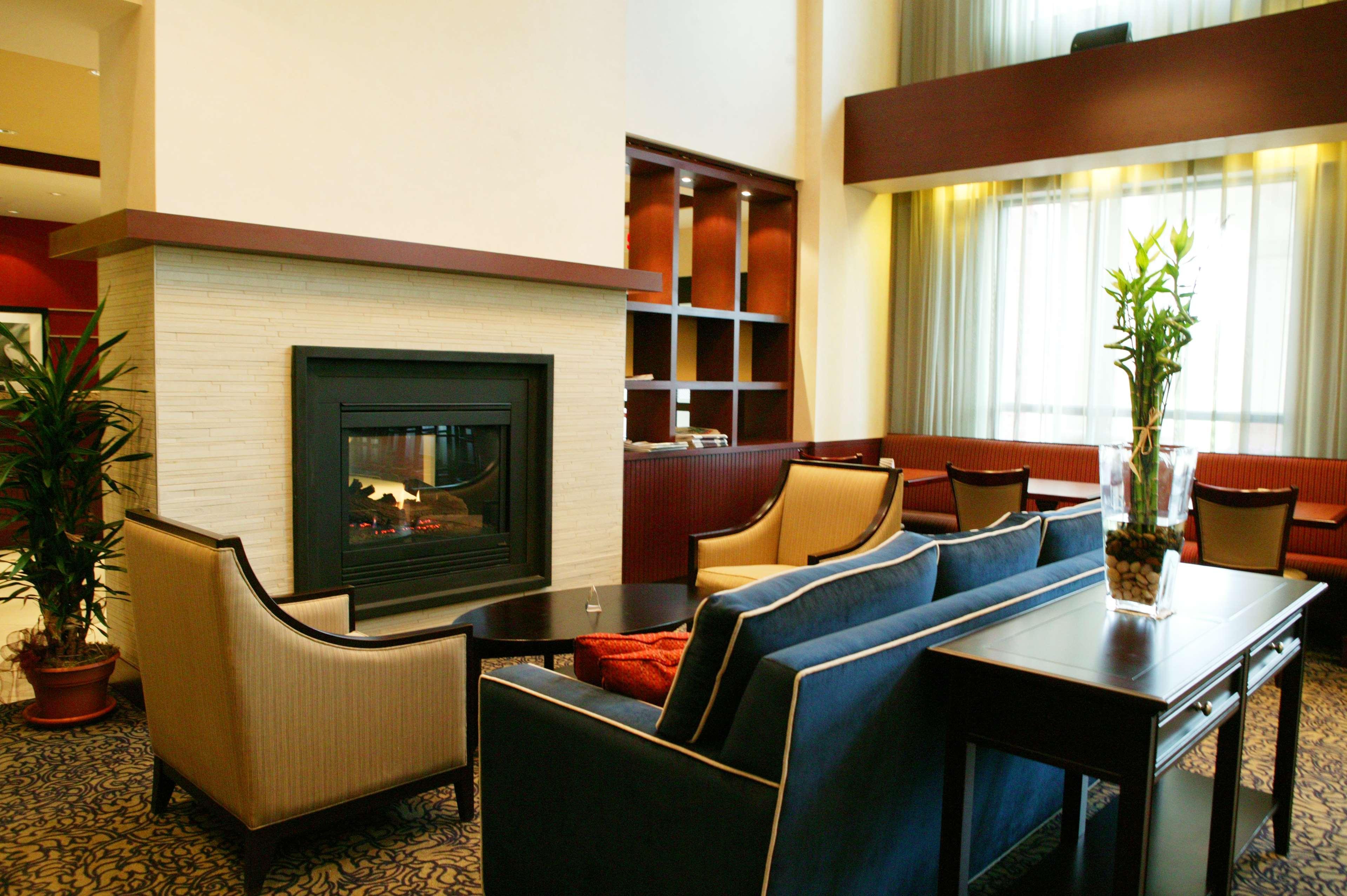 Hampton Inn & Suites Laval Exterior foto