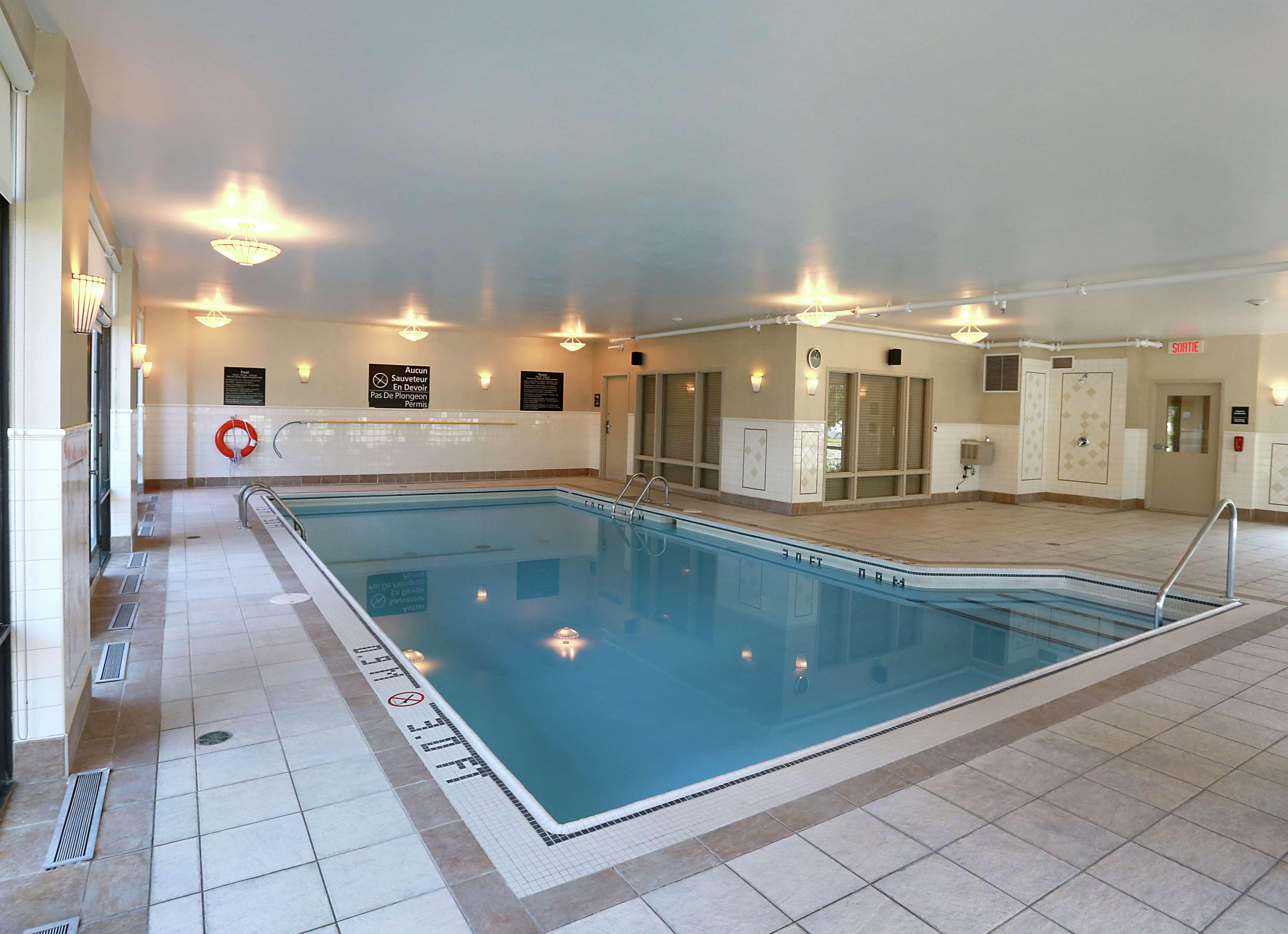 Hampton Inn & Suites Laval Exterior foto