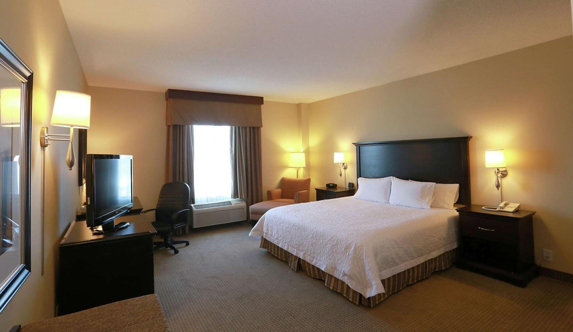 Hampton Inn & Suites Laval Exterior foto