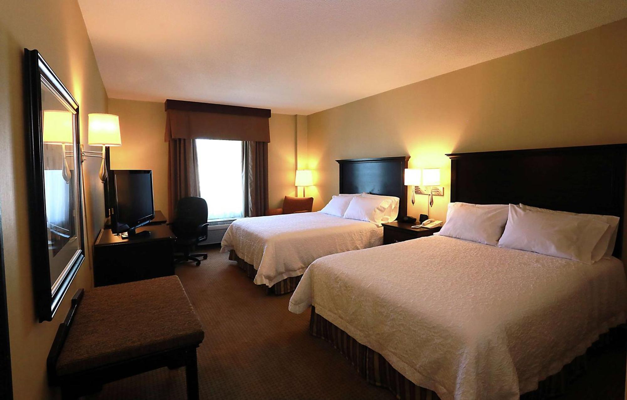 Hampton Inn & Suites Laval Exterior foto