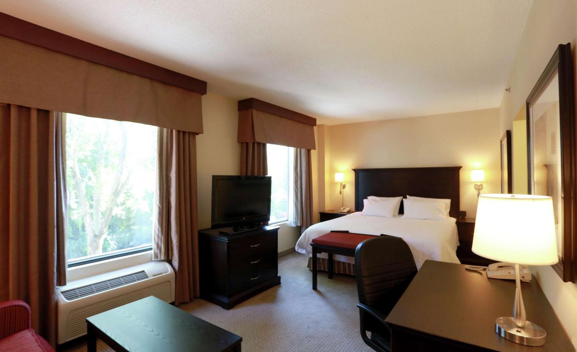 Hampton Inn & Suites Laval Exterior foto
