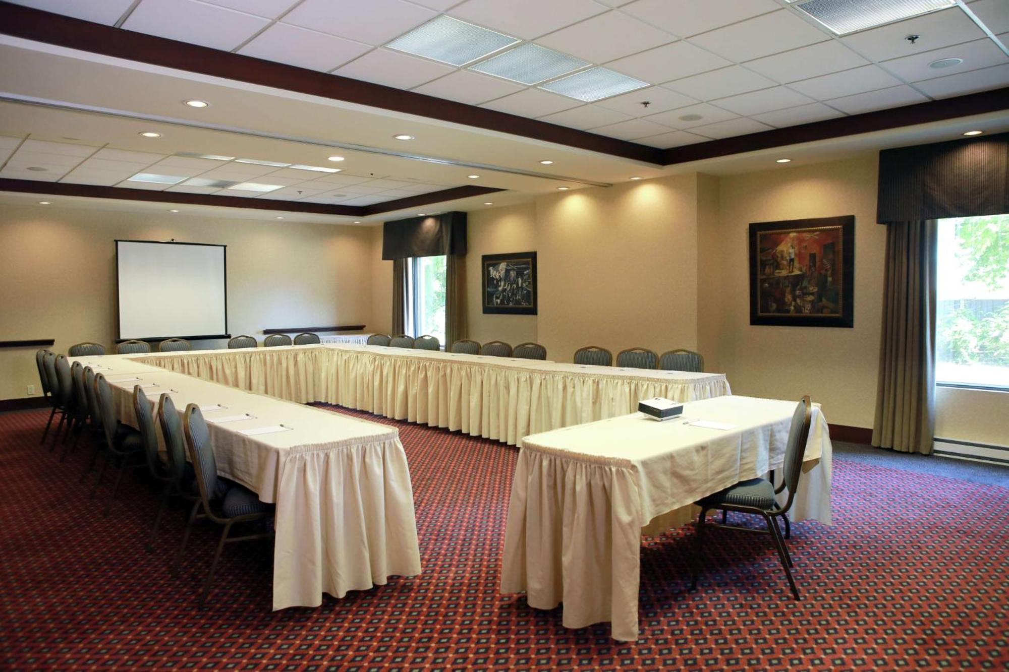 Hampton Inn & Suites Laval Exterior foto