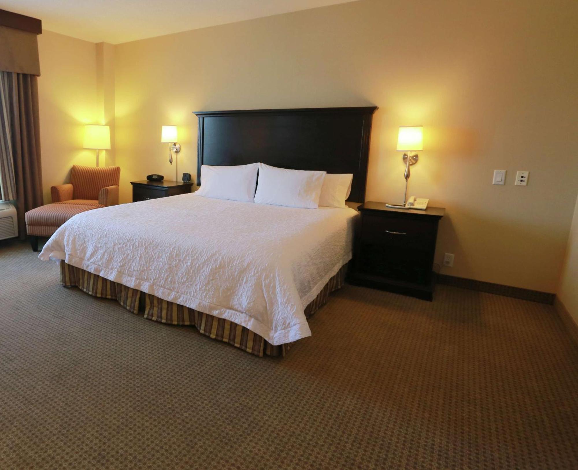 Hampton Inn & Suites Laval Exterior foto