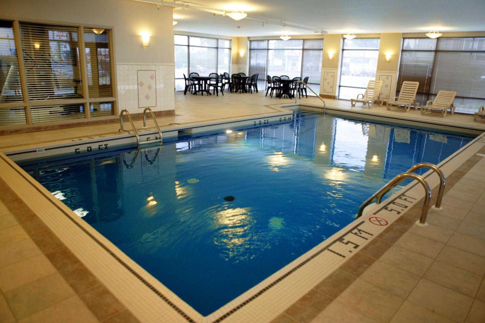 Hampton Inn & Suites Laval Exterior foto
