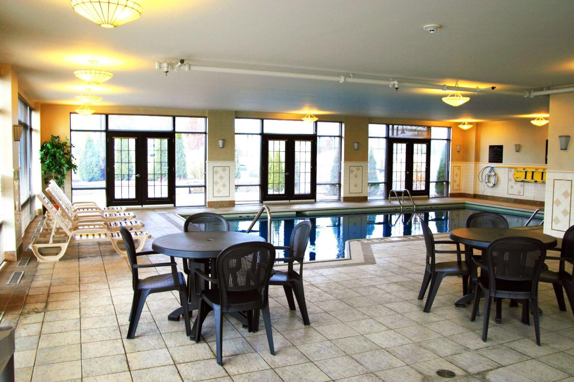 Hampton Inn & Suites Laval Exterior foto