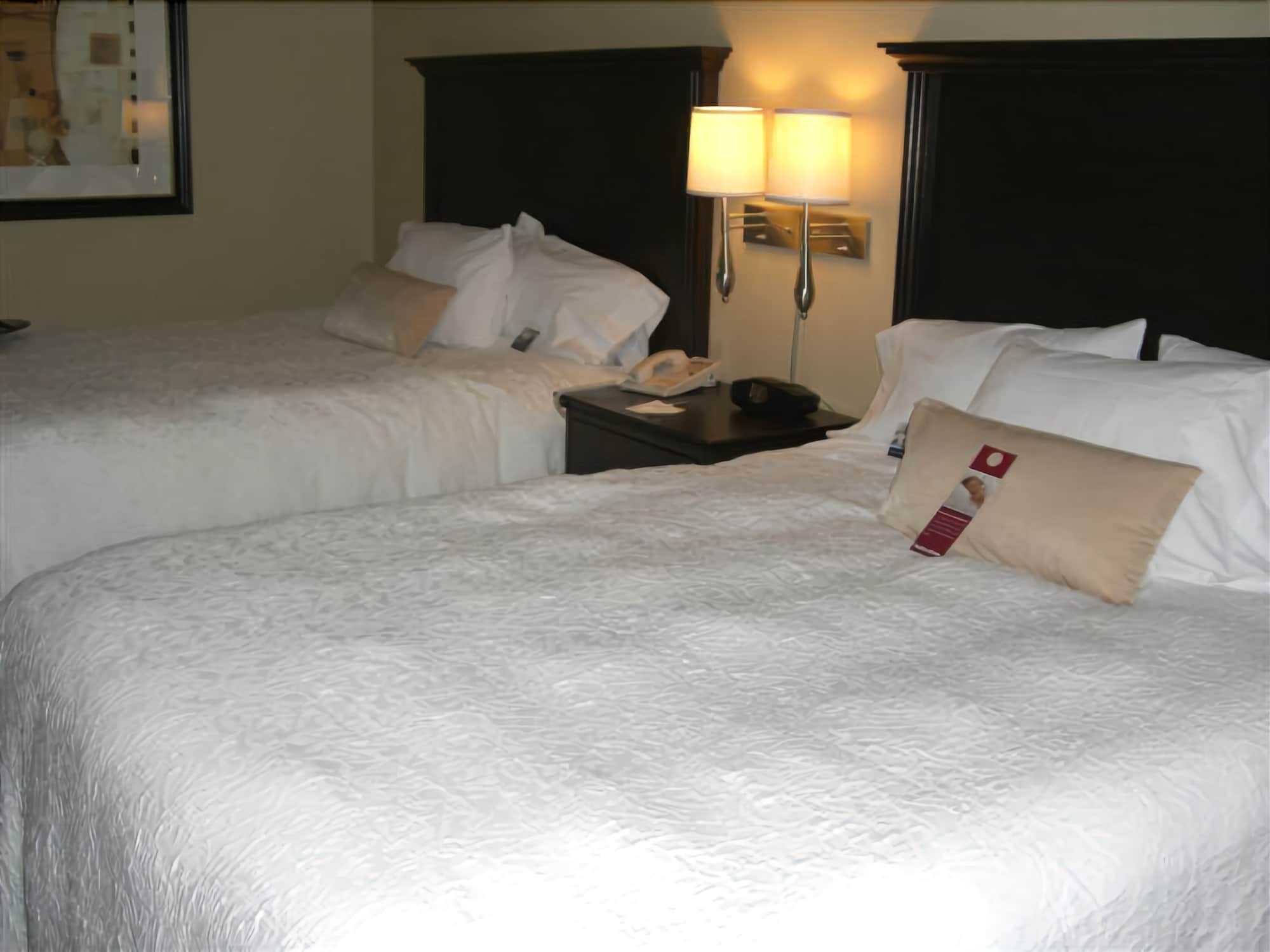 Hampton Inn & Suites Laval Habitación foto